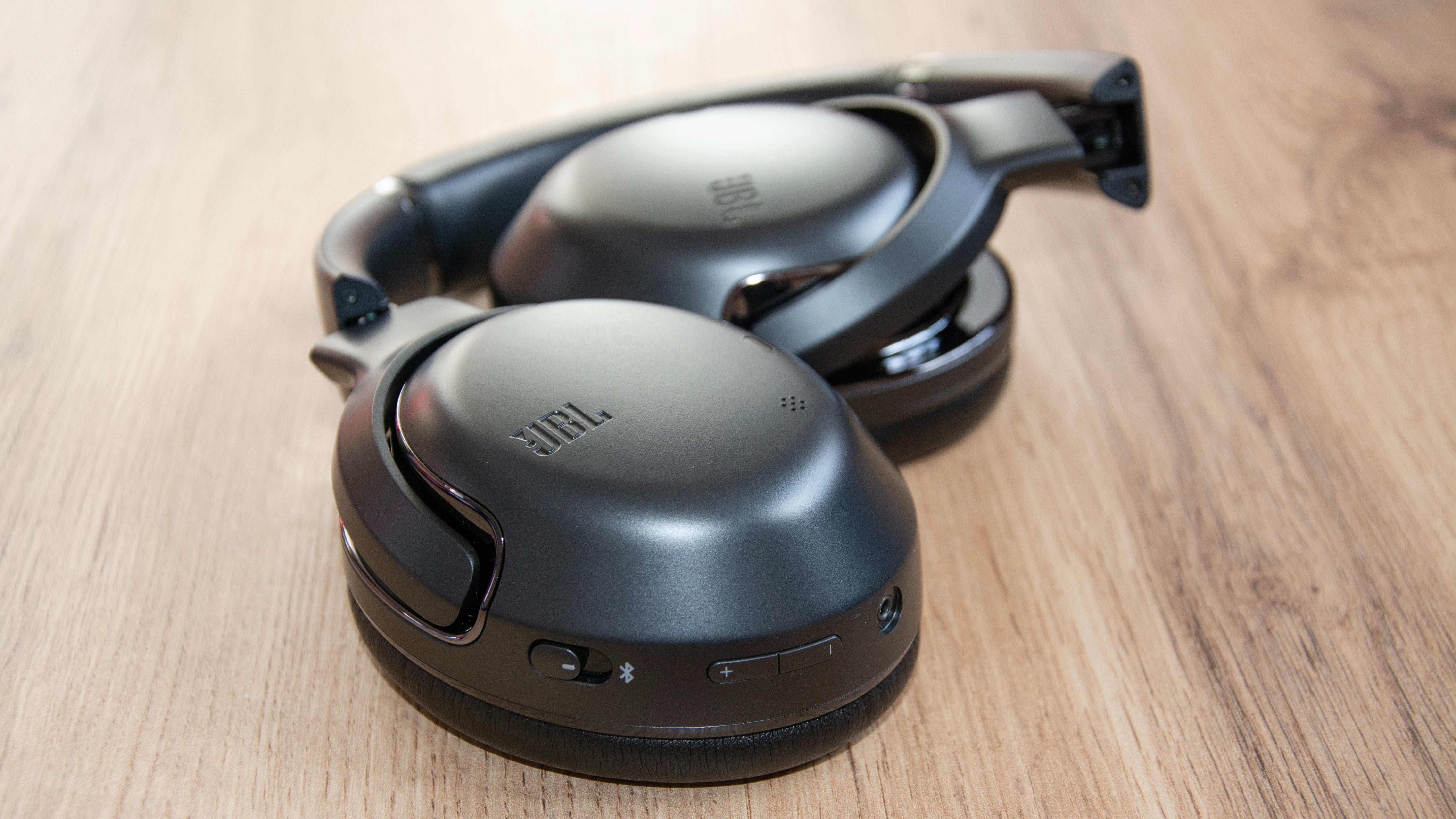 JBL Tour One M2 review - right earcup controls